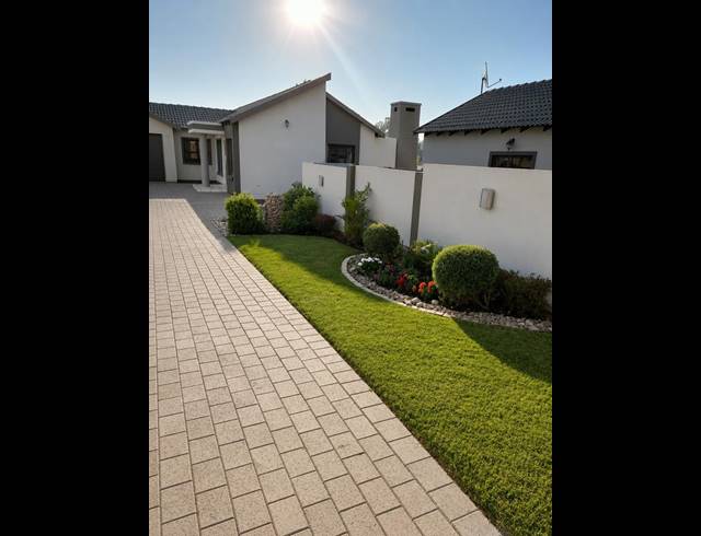 3 BEDROOM HOUSE FOR SALE IN THATCHFIELD